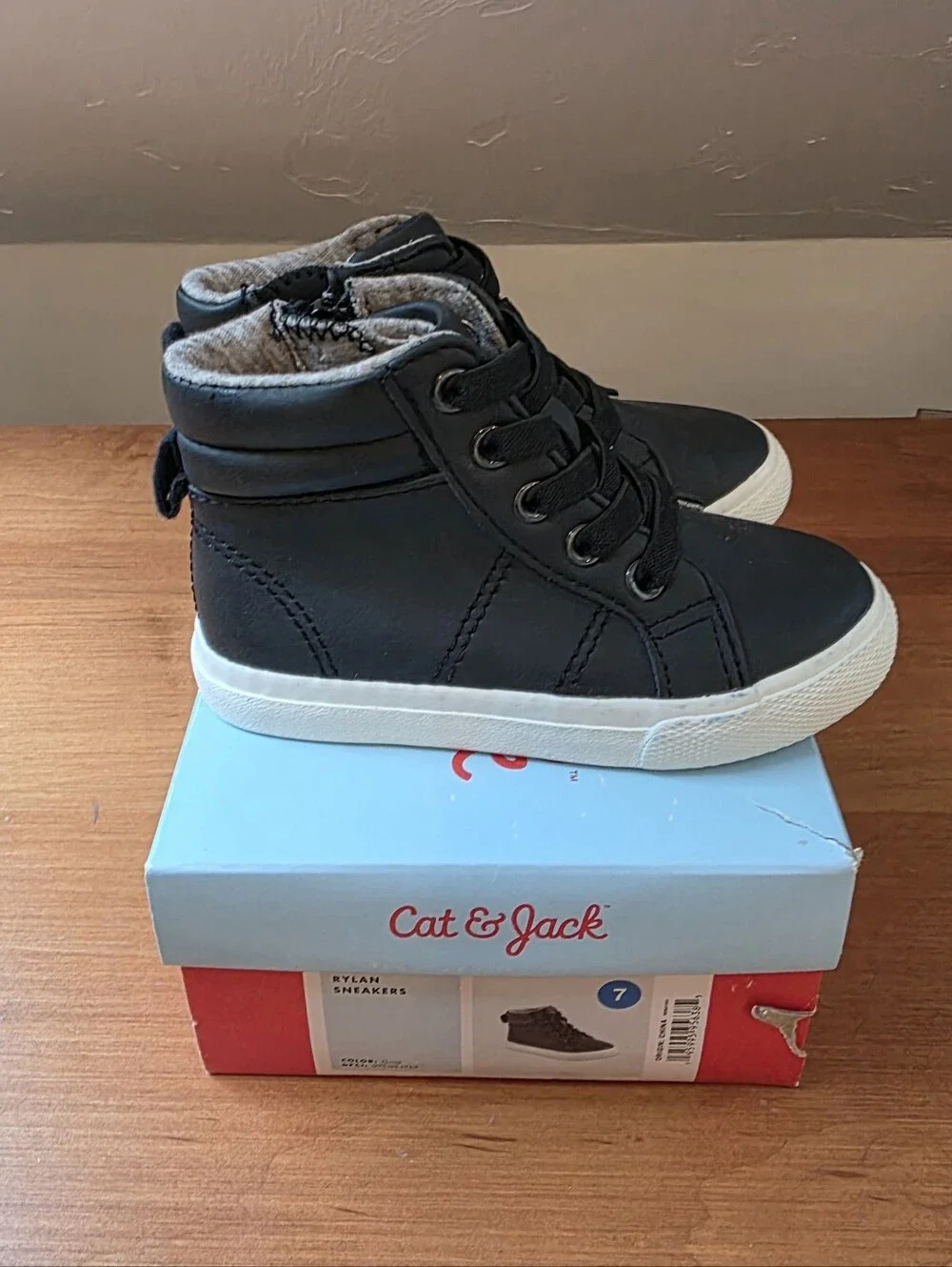 Cat & Jack Rylan Sneakers Gray/Black Sneakers with Zipper Toddler Size 7